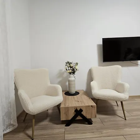 Apartmán Luxusní V Centru Hradce Králové - Balkon, Wi-fi, Netflix Zdarma