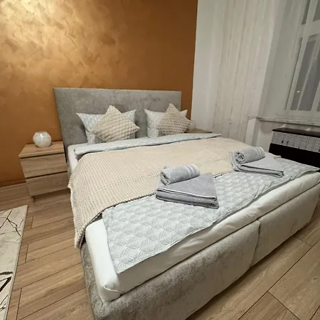 Luxusní V Centru Hradce Králové - Balkon, Wi-fi, Netflix Zdarma Apartmán Hradec Králové