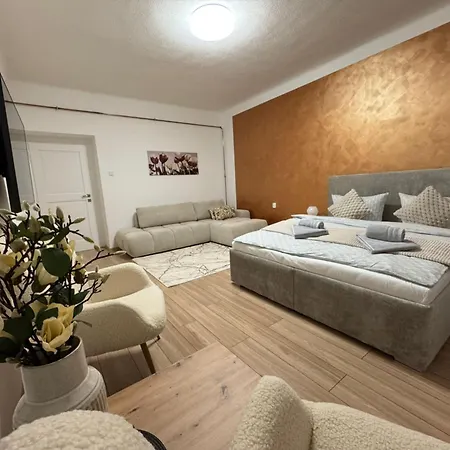 Apartmán Luxusní V Centru Hradce Králové - Balkon, Wi-fi, Netflix Zdarma