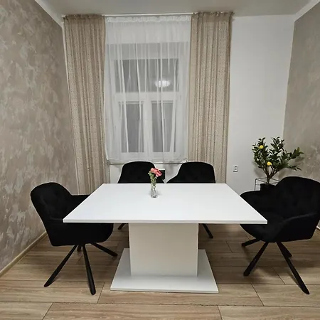 Apartmán Luxusní V Centru Hradce Králové - Balkon, Wi-fi, Netflix Zdarma Hradec Králové