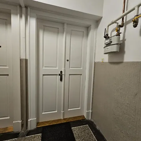 Apartmán Luxusní V Centru Hradce Králové - Balkon, Wi-fi, Netflix Zdarma
