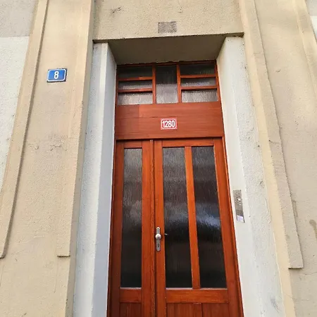 Luxusní V Centru Hradce Králové - Balkon, Wi-fi, Netflix Zdarma Apartmán Hradec Králové
