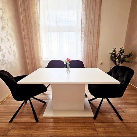 Apartmán Luxusní V Centru Hradce Králové - Balkon, Wi-fi, Netflix Zdarma