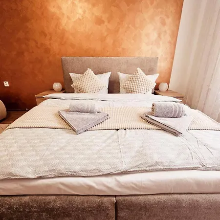 Apartmán Luxusní V Centru Hradce Králové - Balkon, Wi-fi, Netflix Zdarma Hradec Králové